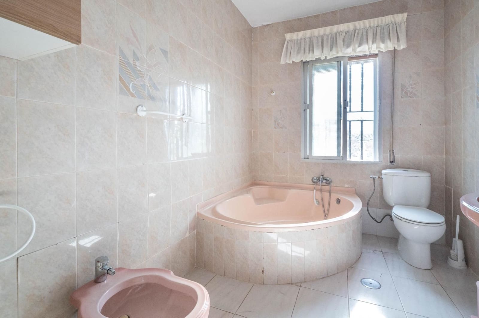 4 slaapkamer Finca/Landhuis te koop in Alfacar met garage - € 600.000 (Ref: 9534208)