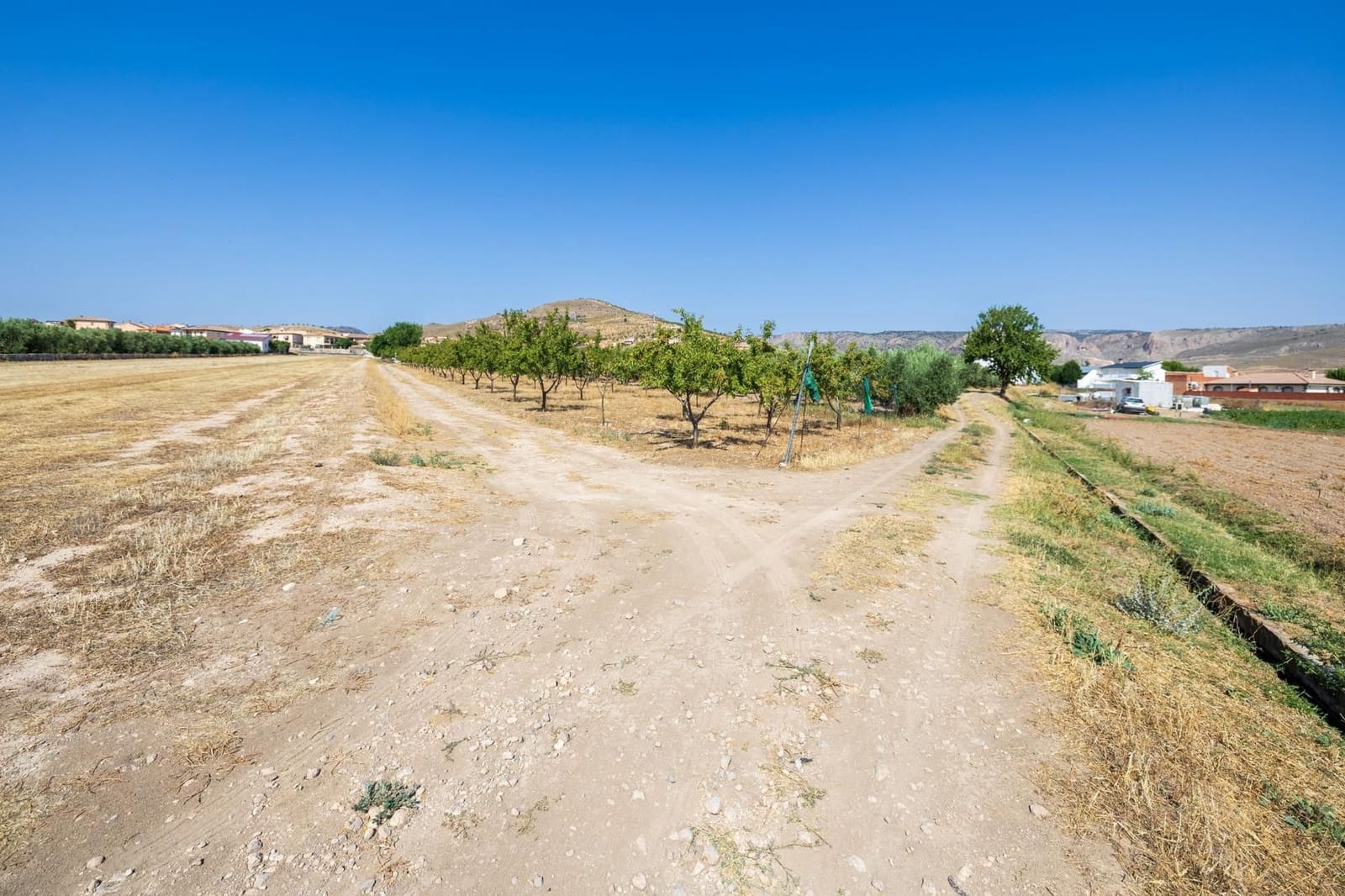 2 bedroom Finca/Country House for sale in Darro with garage - € 129,000 (Ref: 9534210)