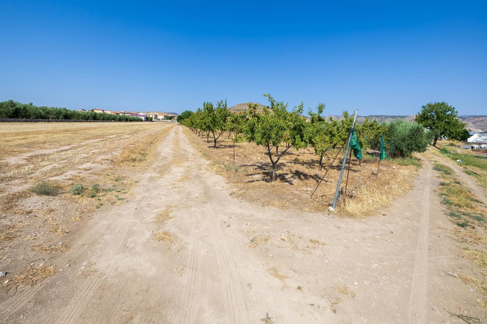 2 bedroom Finca/Country House for sale in Darro with garage - € 129,000 (Ref: 9534210)