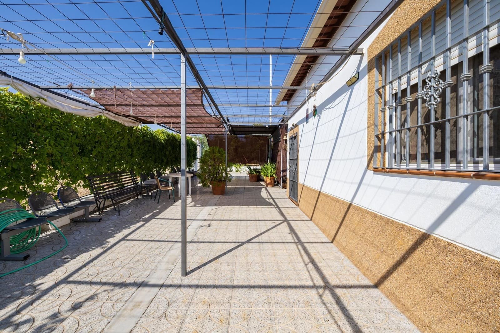 2 bedroom Finca/Country House for sale in Darro with garage - € 129,000 (Ref: 9534210)