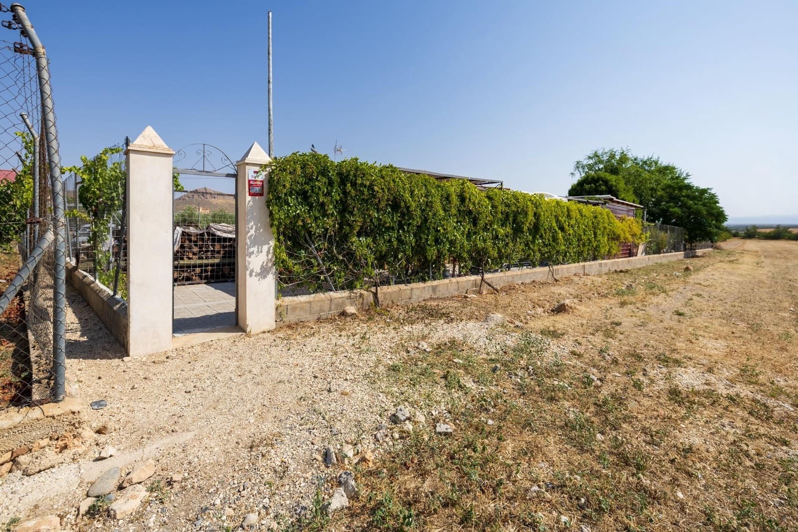 2 bedroom Finca/Country House for sale in Darro with garage - € 129,000 (Ref: 9534210)