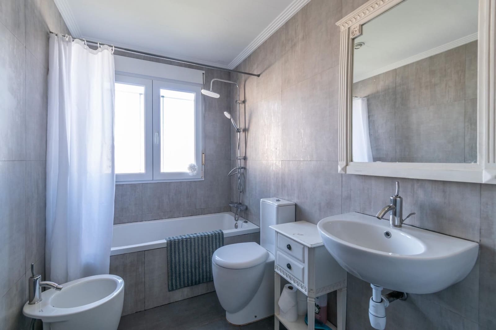 5 sypialnia Willa na sprzedaż w La Zubia z garażem - 309 000 € (Ref: 9534211)