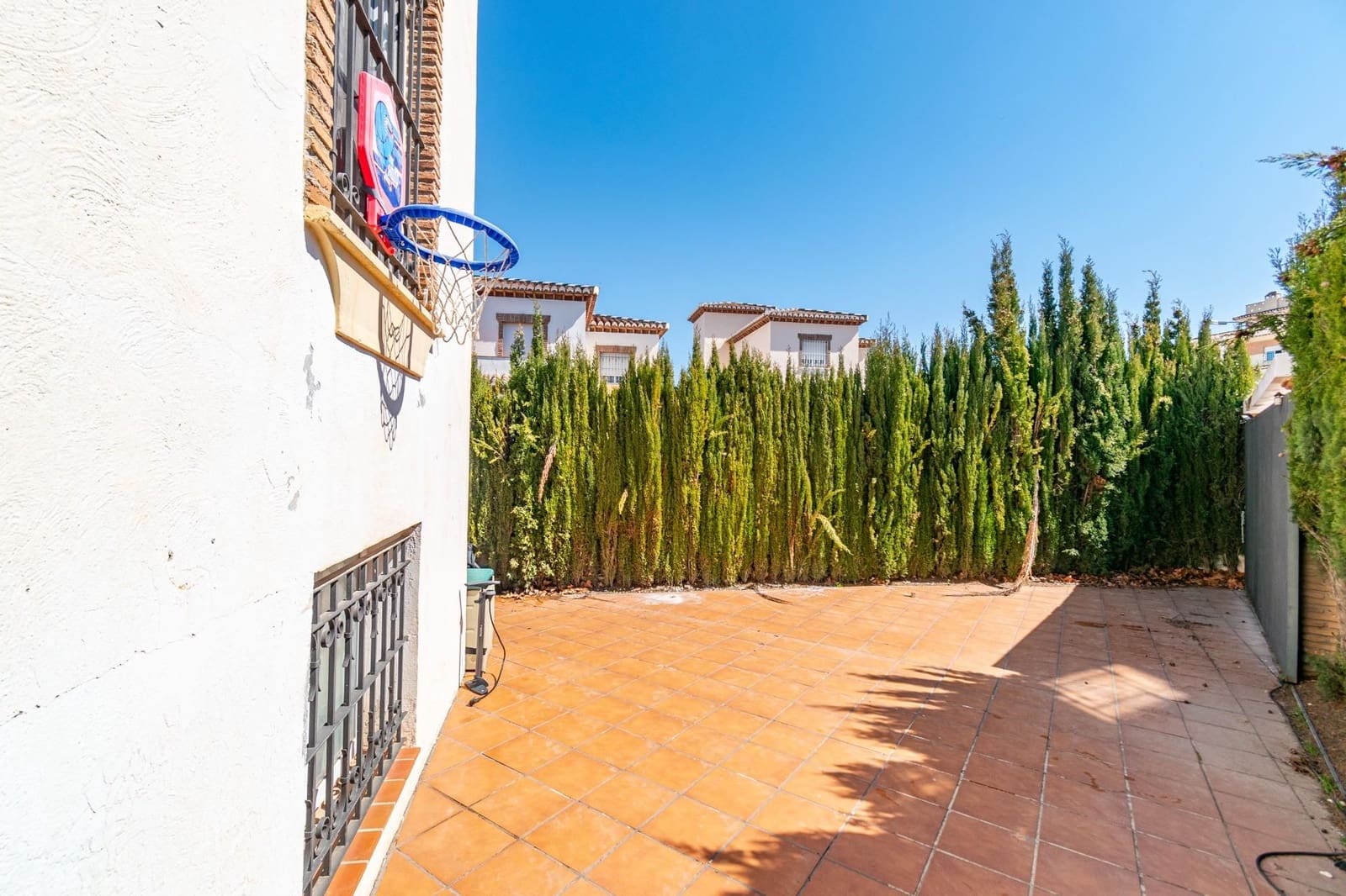 5 sypialnia Willa na sprzedaż w La Zubia z garażem - 309 000 € (Ref: 9534211)