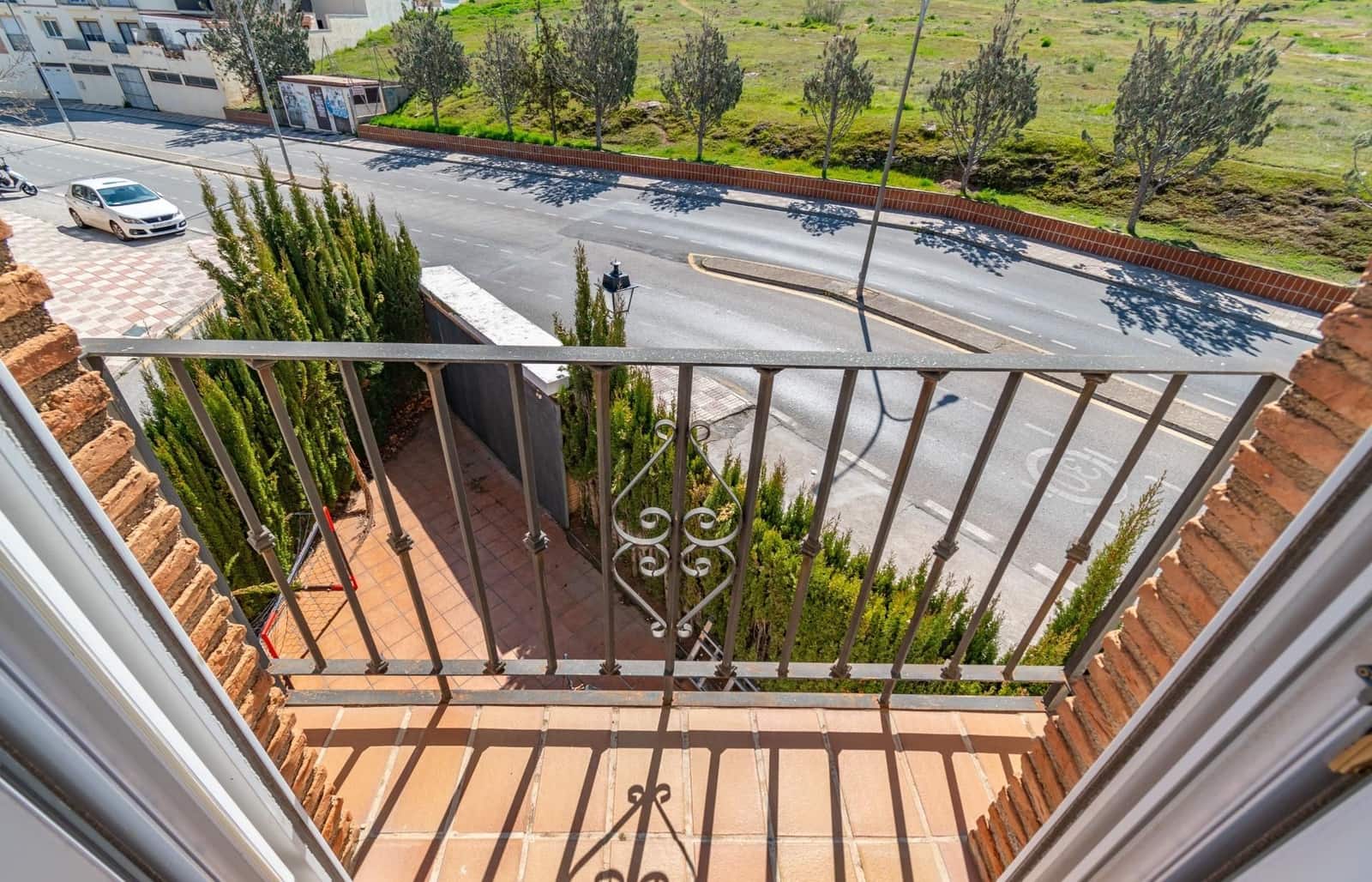 5 sypialnia Willa na sprzedaż w La Zubia z garażem - 309 000 € (Ref: 9534211)