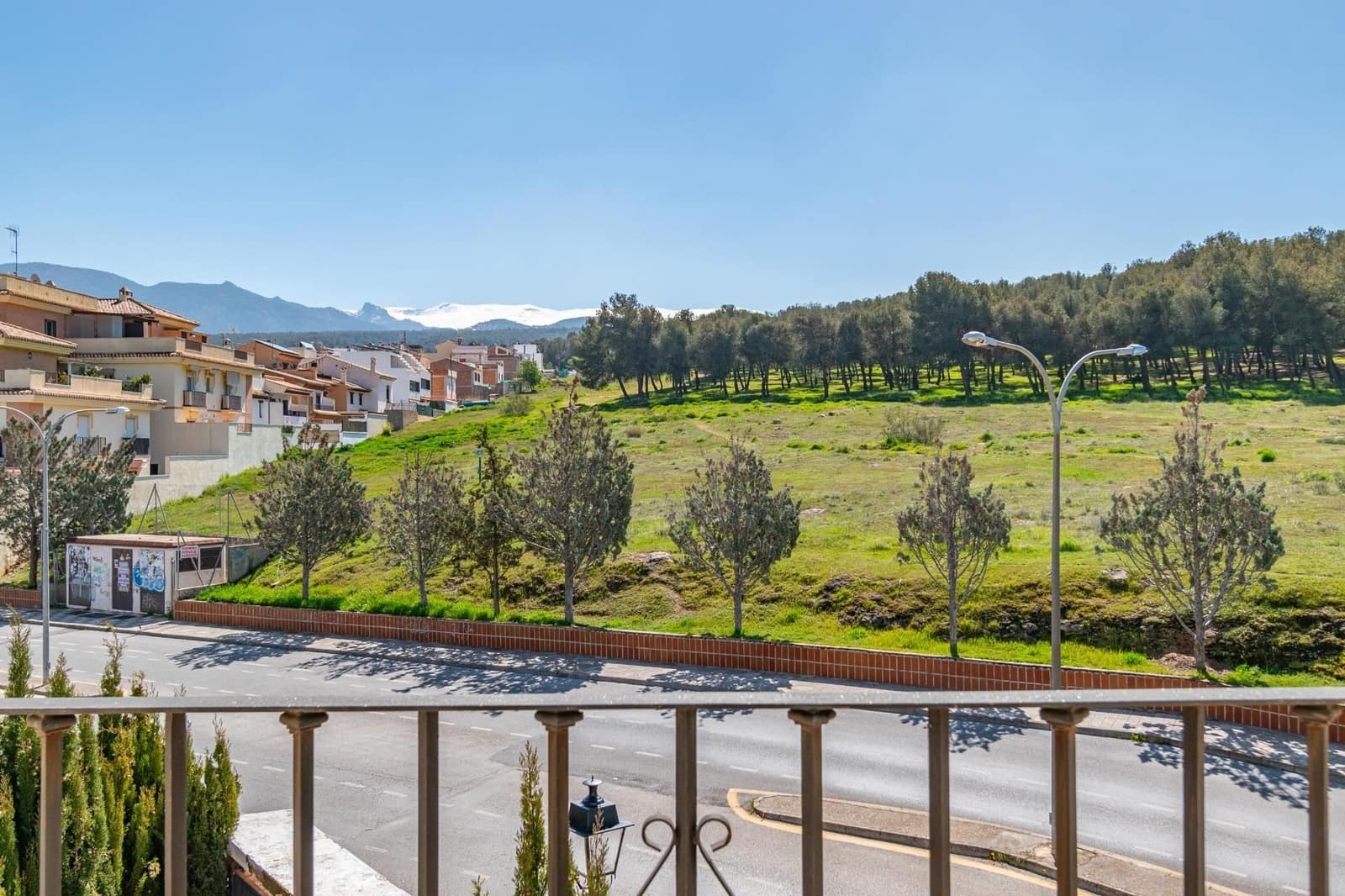 5 sypialnia Willa na sprzedaż w La Zubia z garażem - 309 000 € (Ref: 9534211)