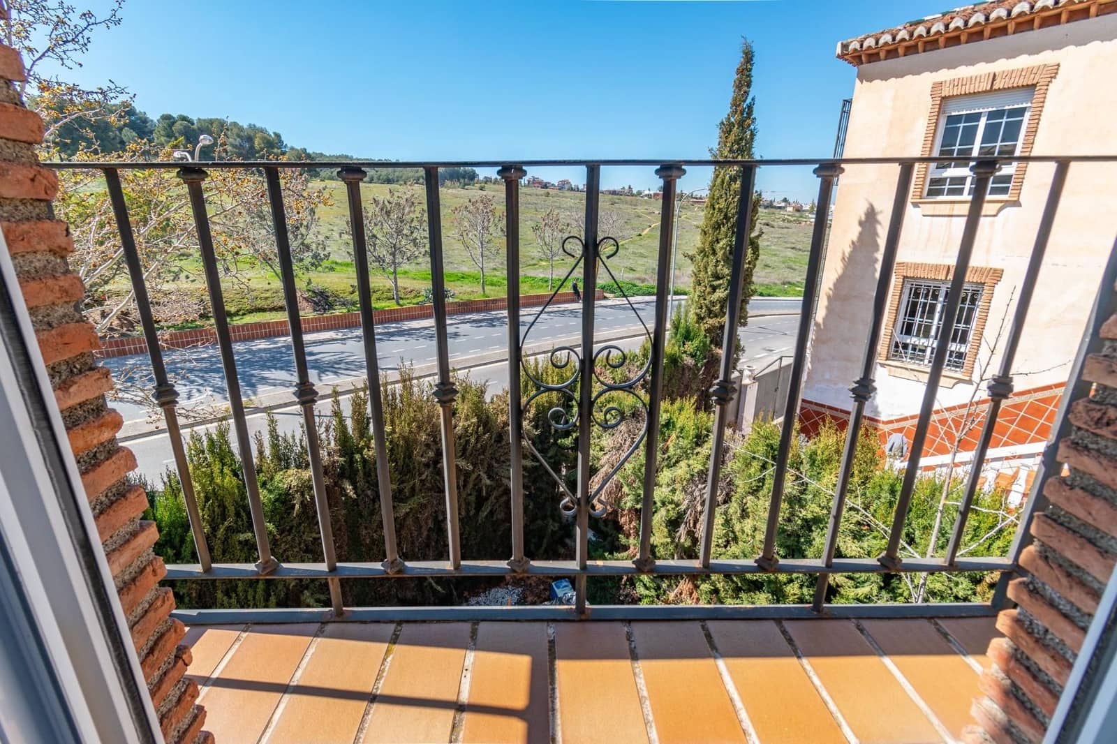 5 sypialnia Willa na sprzedaż w La Zubia z garażem - 309 000 € (Ref: 9534211)