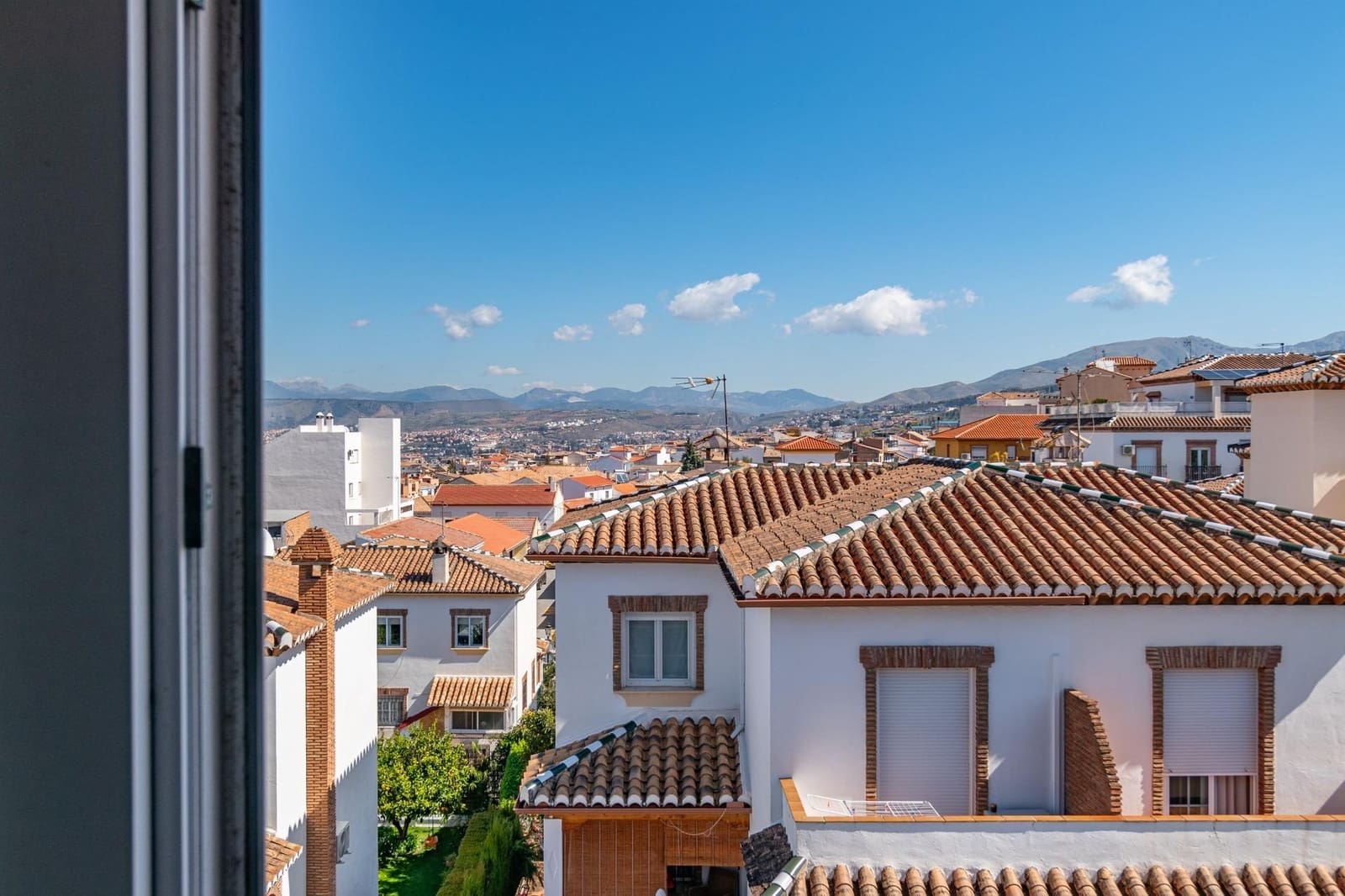 5 sypialnia Willa na sprzedaż w La Zubia z garażem - 309 000 € (Ref: 9534211)