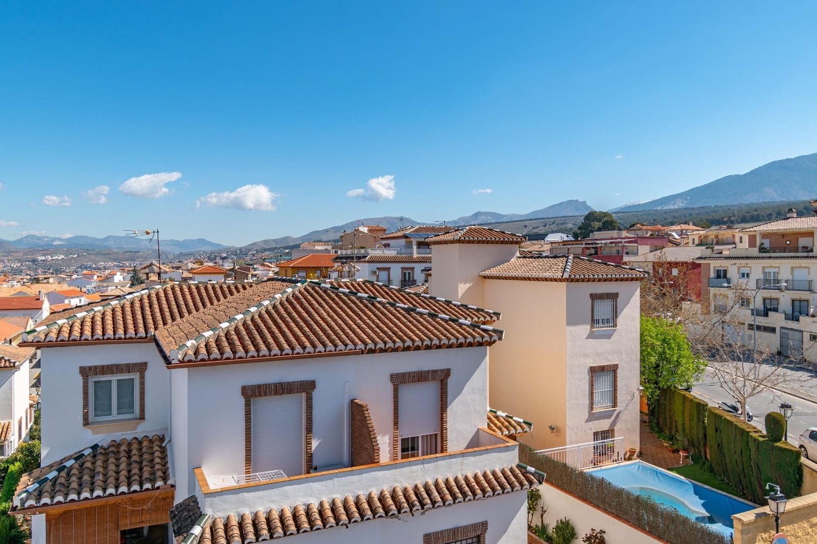 5 sypialnia Willa na sprzedaż w La Zubia z garażem - 309 000 € (Ref: 9534211)