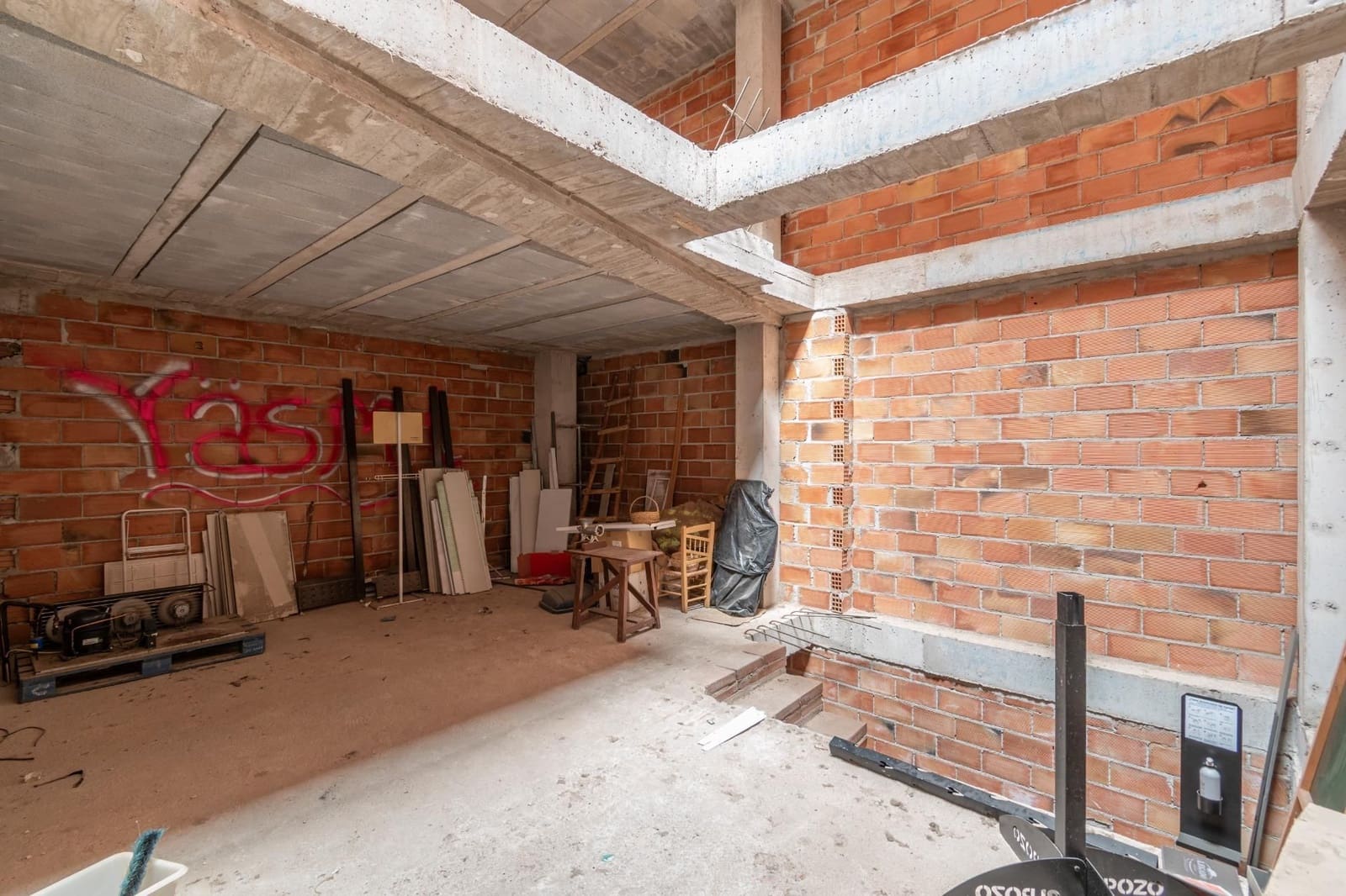 Commercial for sale in La Peza - € 150,000 (Ref: 9534219)