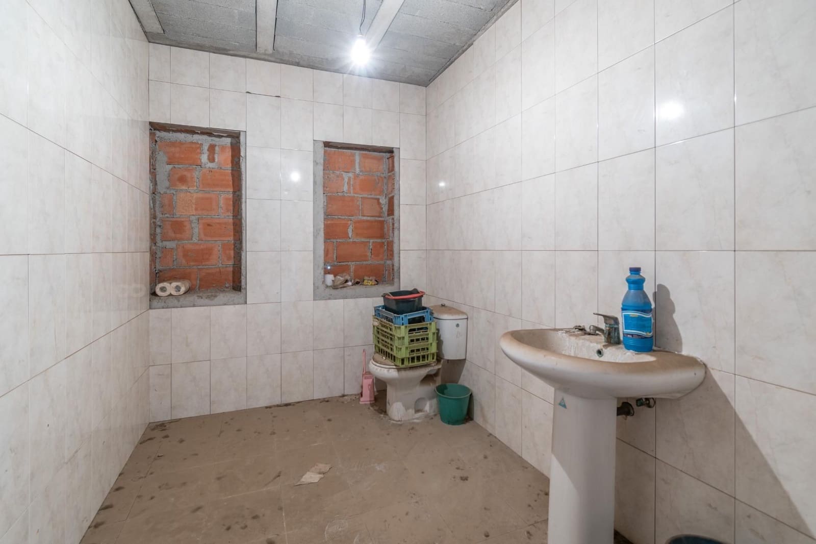 Commercial for sale in La Peza - € 150,000 (Ref: 9534219)