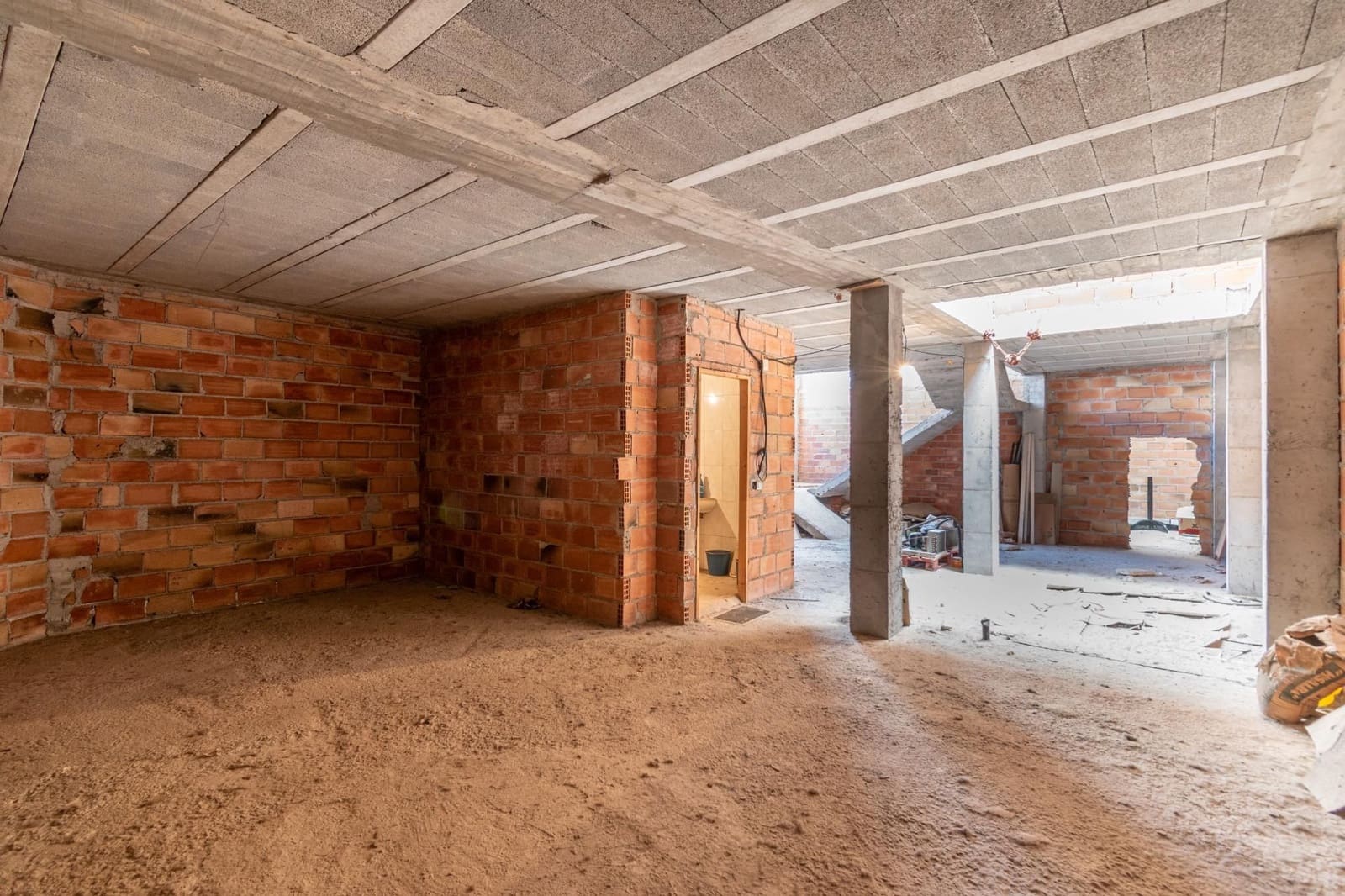 Commercial for sale in La Peza - € 150,000 (Ref: 9534219)