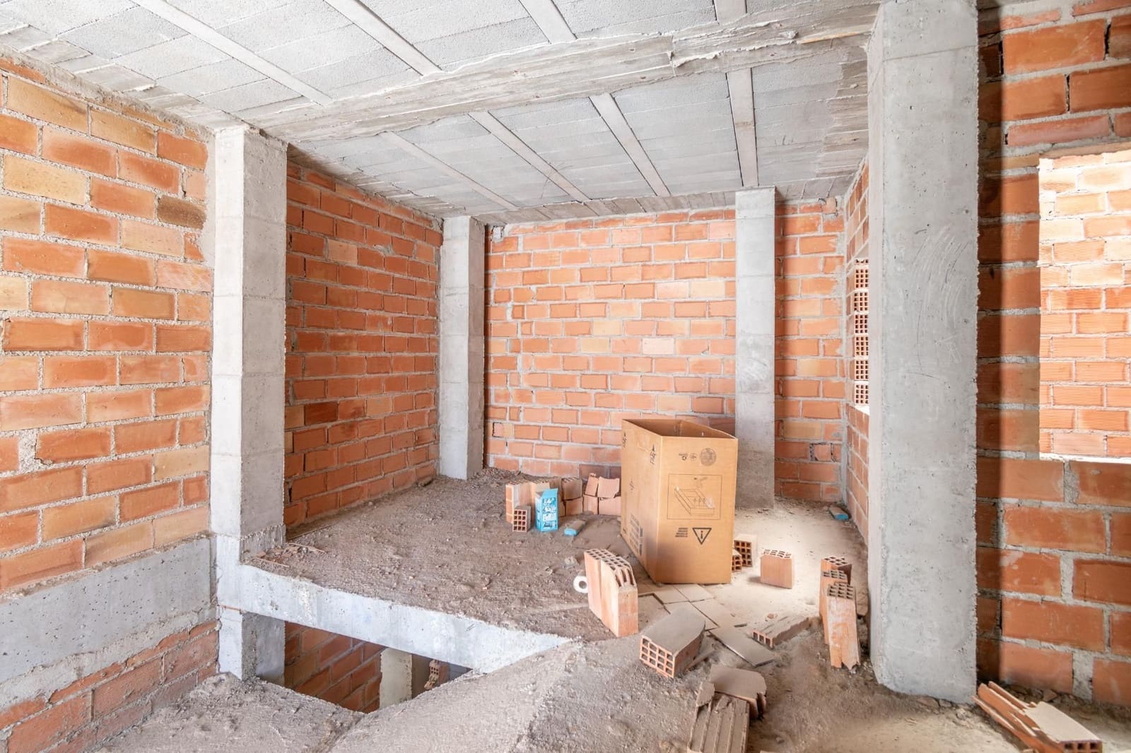 Commercial for sale in La Peza - € 150,000 (Ref: 9534219)