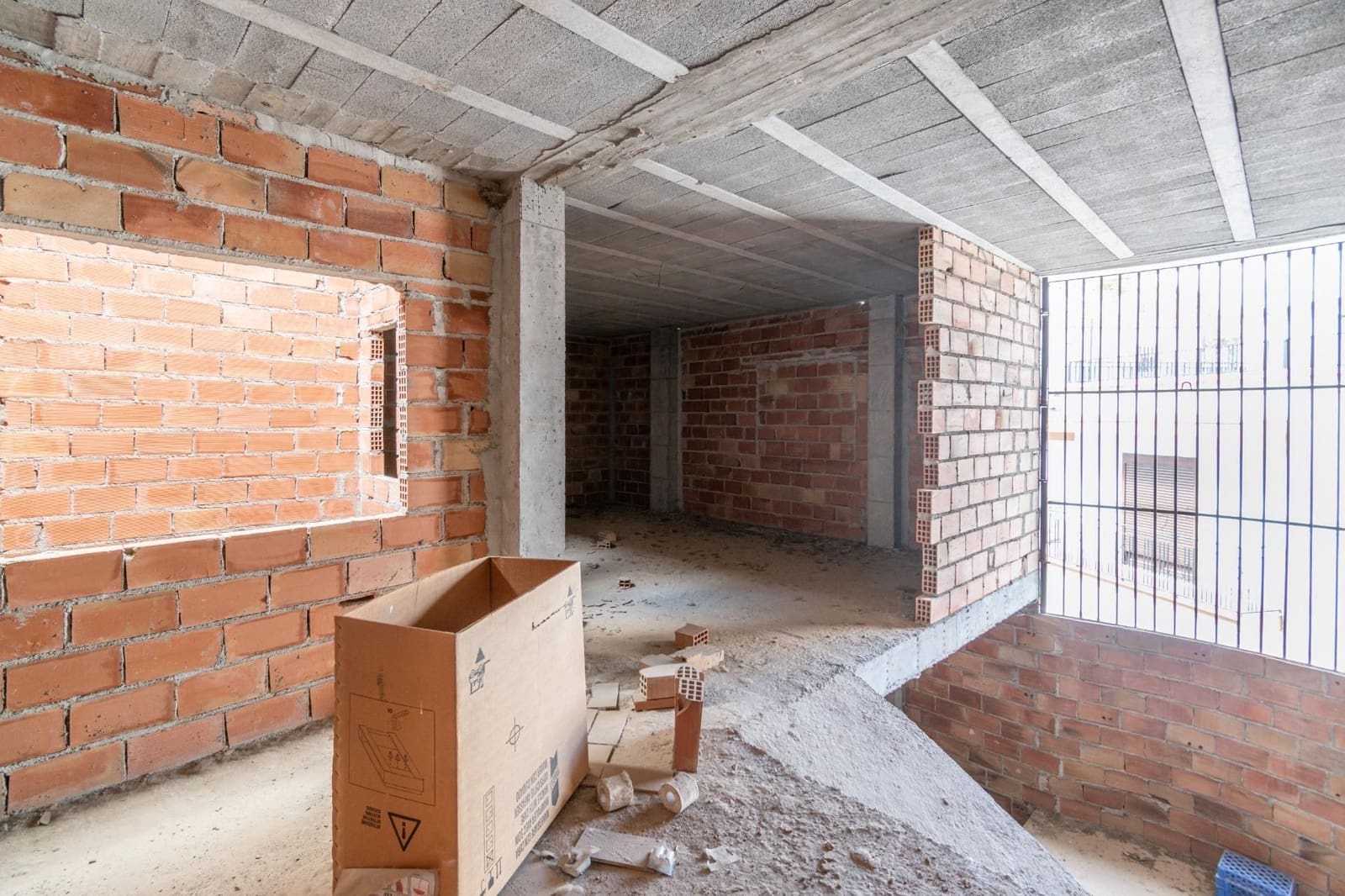 Commercial for sale in La Peza - € 150,000 (Ref: 9534219)