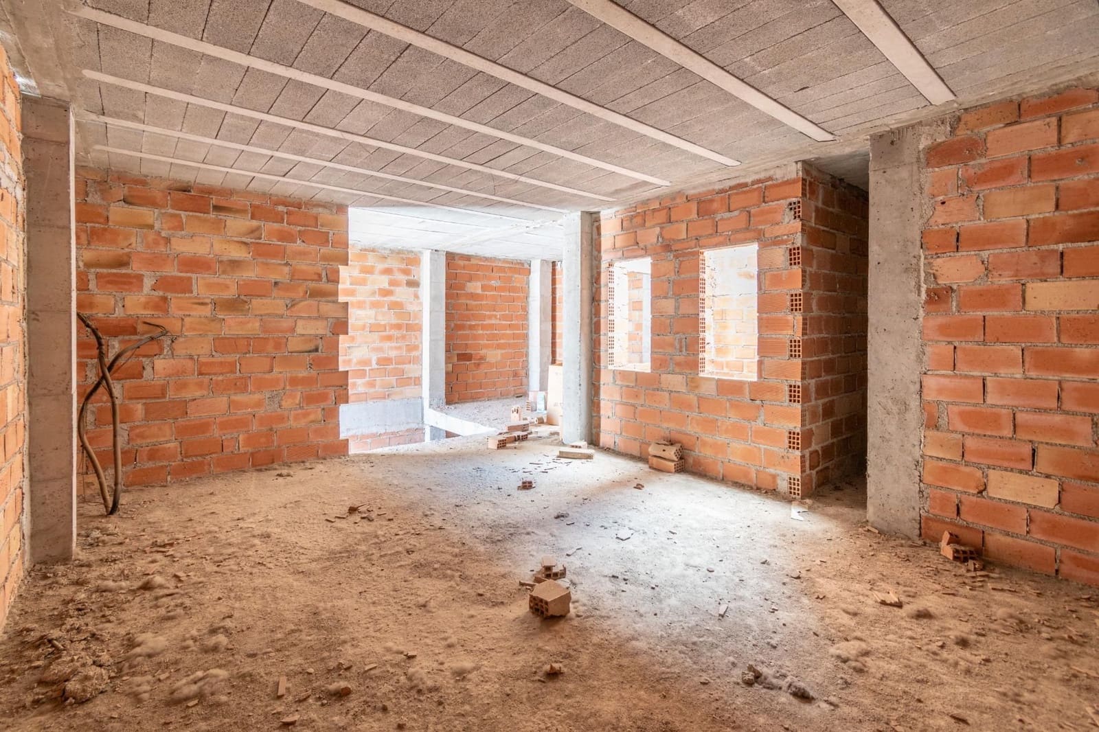 Commercial for sale in La Peza - € 150,000 (Ref: 9534219)