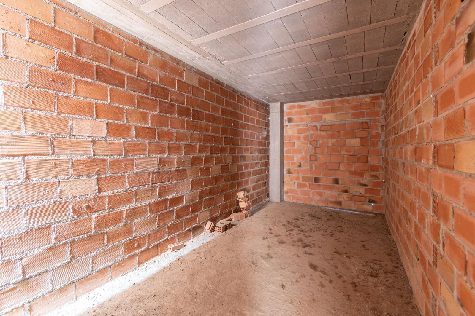 Commercial for sale in La Peza - € 150,000 (Ref: 9534219)