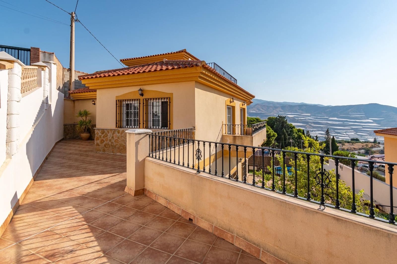 Chalet de 5 habitaciones en Gualchos en venta con garaje - 355.000 € (Ref: 9534223)