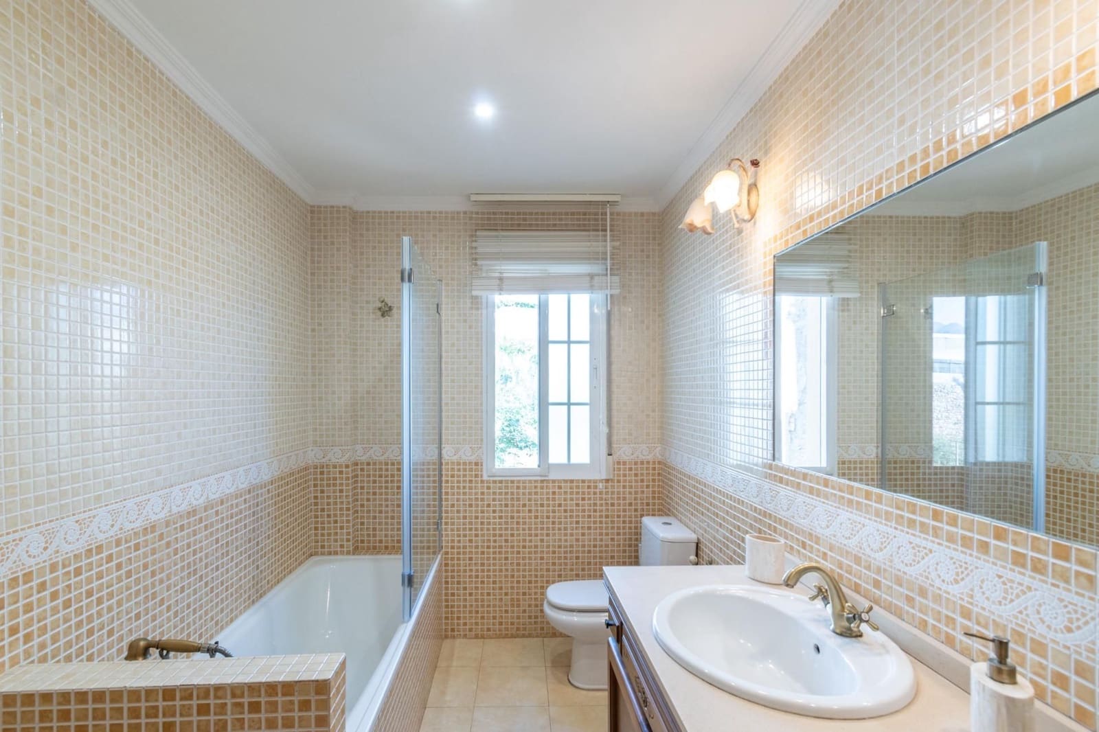 Chalet de 5 habitaciones en Gualchos en venta con garaje - 355.000 € (Ref: 9534223)