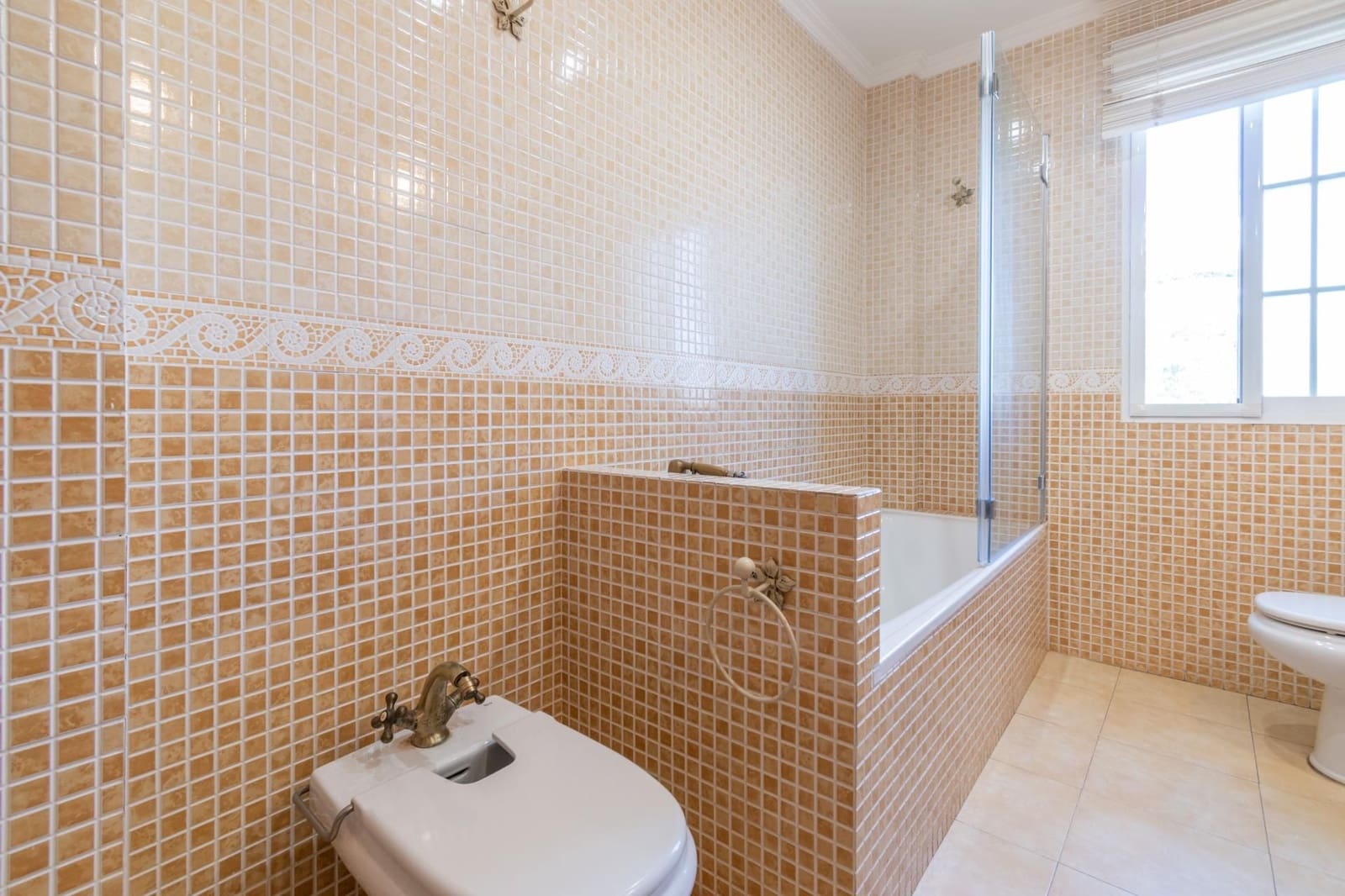 Chalet de 5 habitaciones en Gualchos en venta con garaje - 355.000 € (Ref: 9534223)