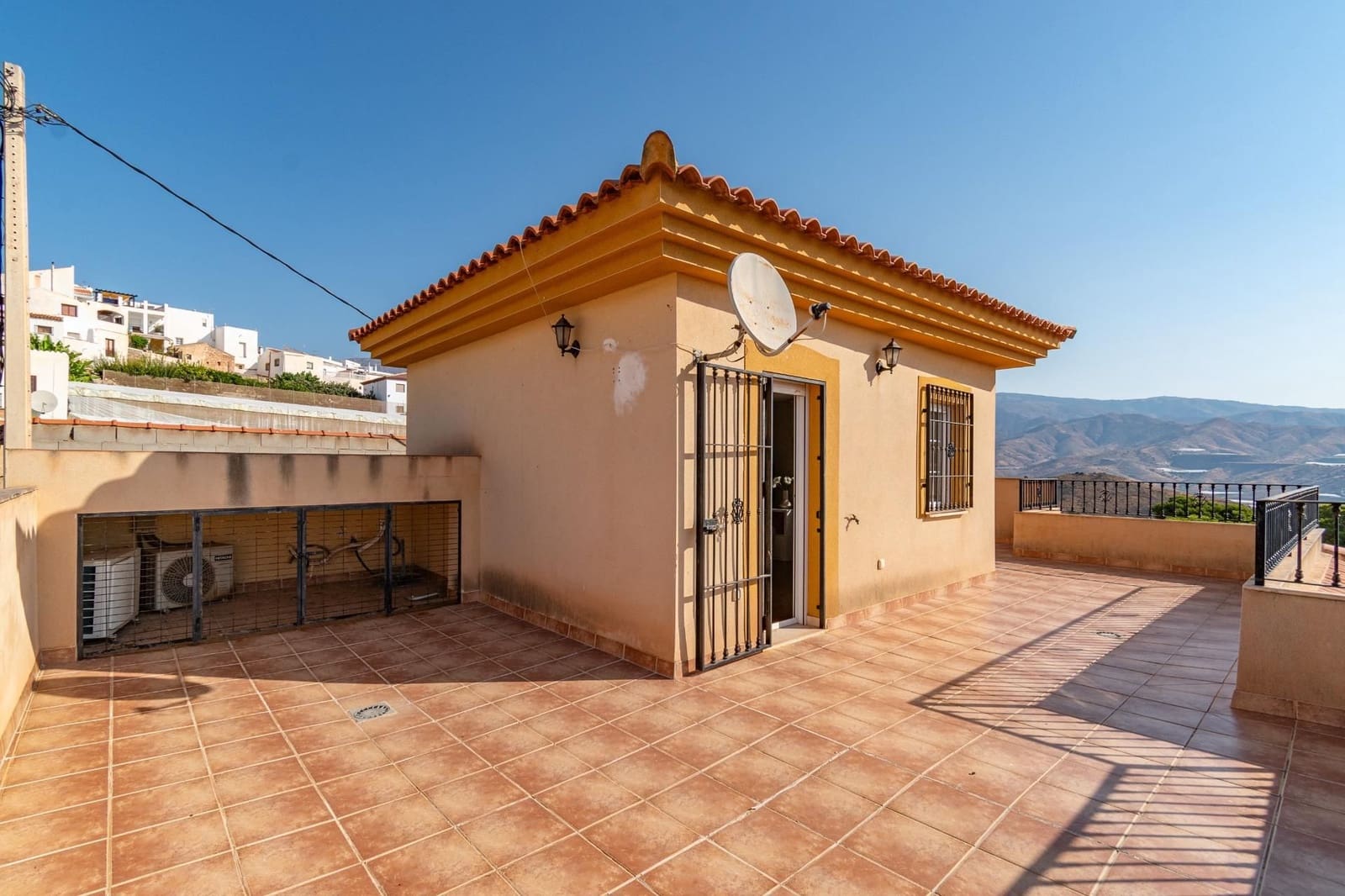 Chalet de 5 habitaciones en Gualchos en venta con garaje - 355.000 € (Ref: 9534223)