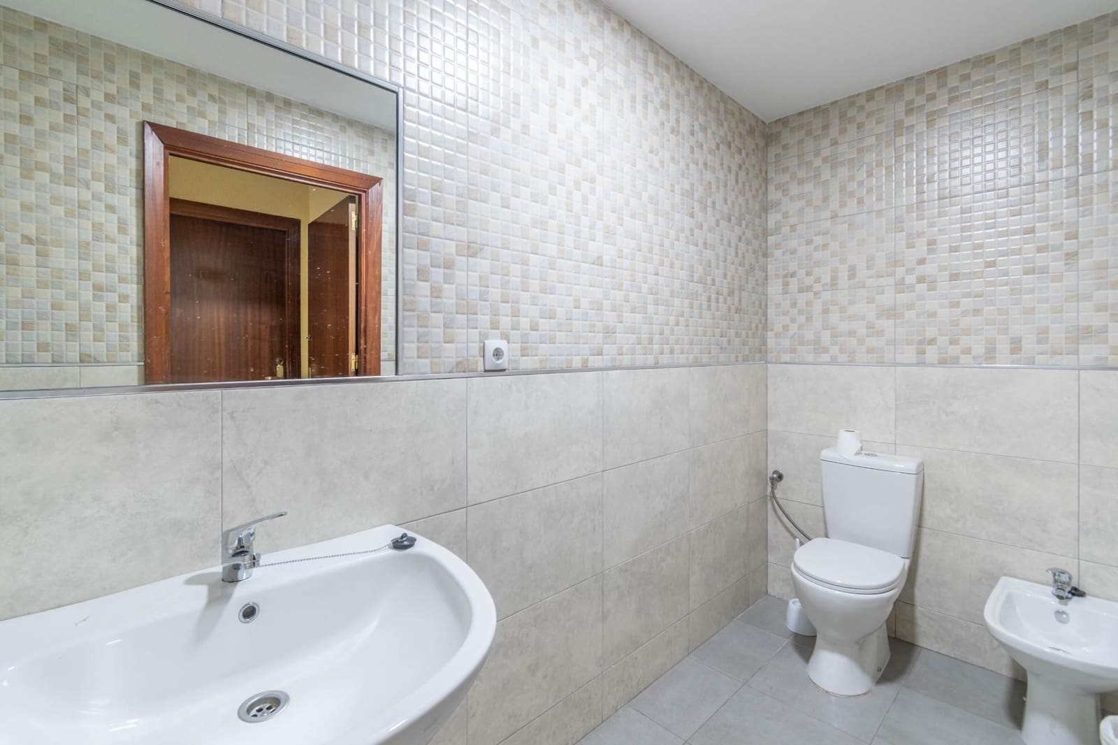 4 sovrum Lägenhet till salu i Granada stad med pool garage - 345 000 € (Ref: 9534224)