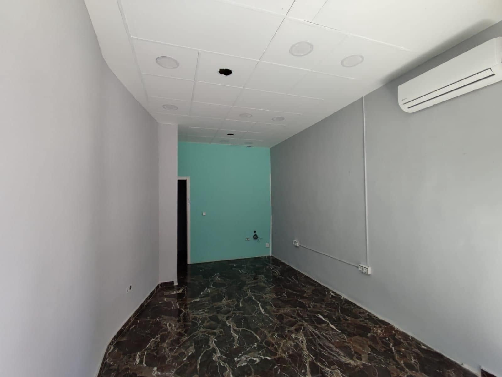 Commercieel te huur in Granada stad - € 900 (Ref: 9534227)