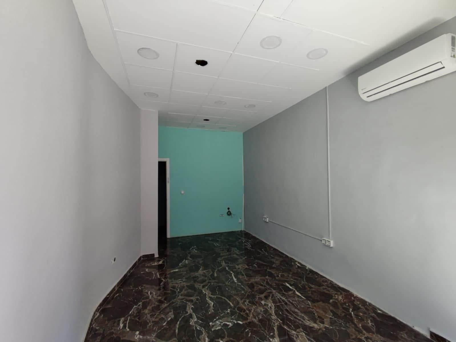 Commercieel te huur in Granada stad - € 900 (Ref: 9534227)