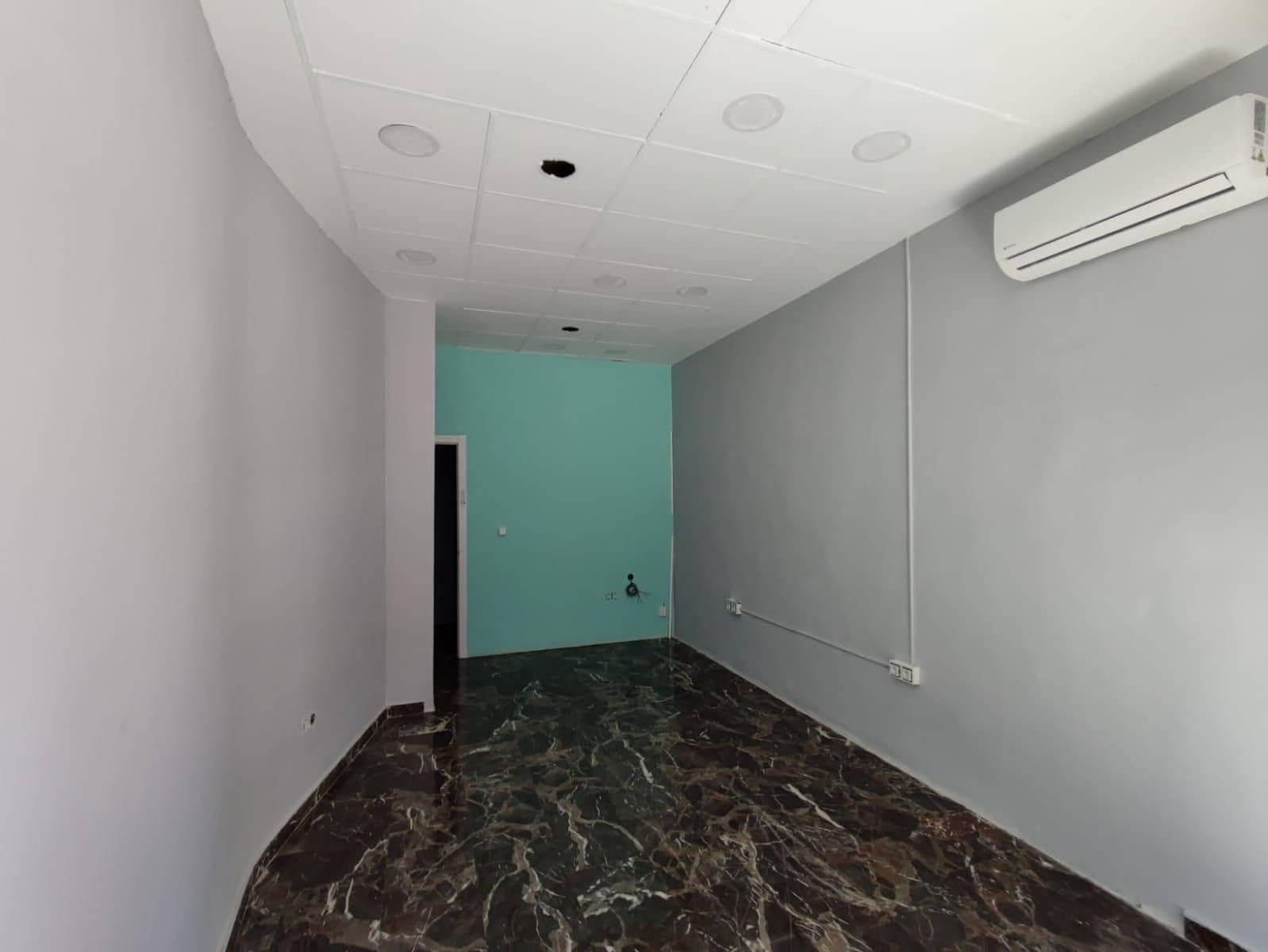 Commercieel te huur in Granada stad - € 900 (Ref: 9534227)