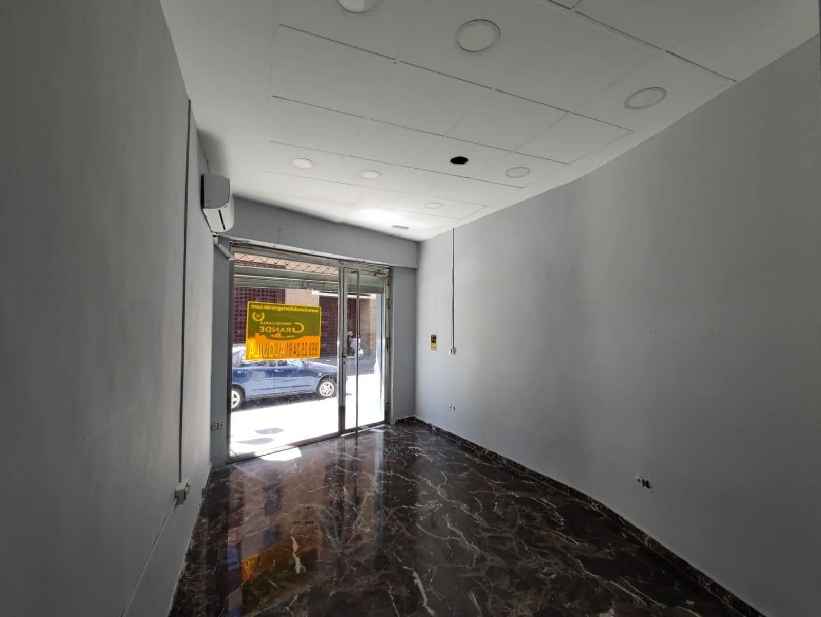 Commercieel te huur in Granada stad - € 900 (Ref: 9534227)