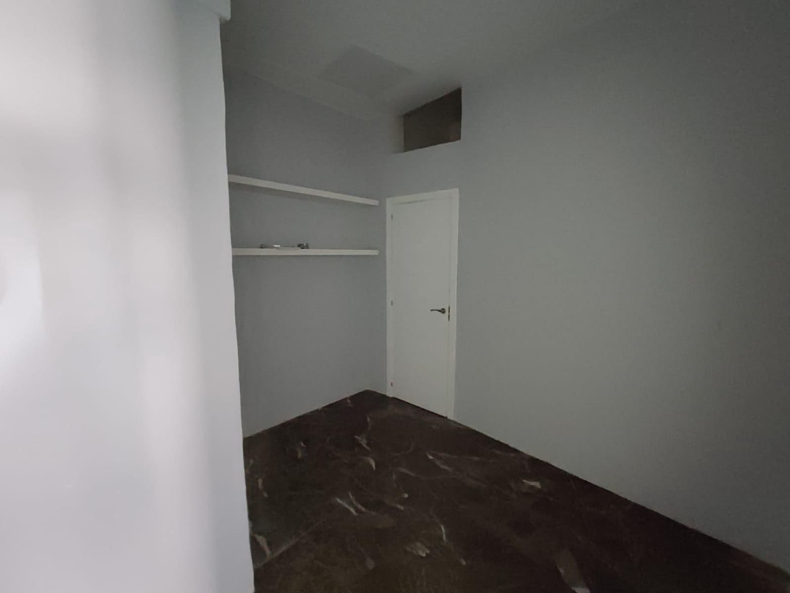 Commercieel te huur in Granada stad - € 900 (Ref: 9534227)