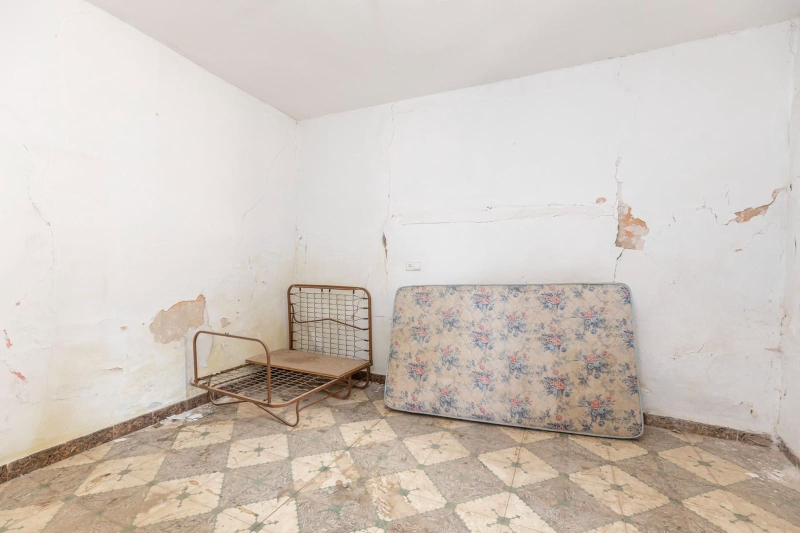 5 makuuhuone Omakotitalo myytävänä paikassa Campotejar - 49 000 € (Ref: 9534228)