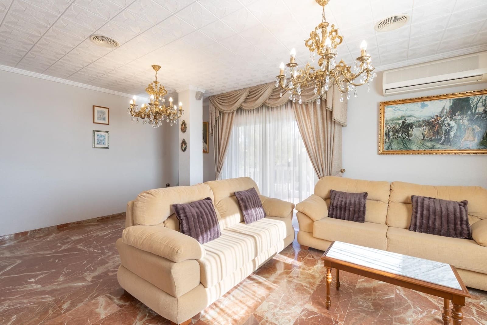 5 chambre Villa/Maison Semi-Mitoyenne à vendre à Jun avec garage - 270 000 € (Ref: 9534233)