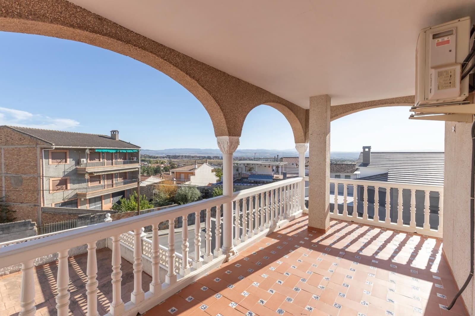 5 chambre Villa/Maison Semi-Mitoyenne à vendre à Jun avec garage - 270 000 € (Ref: 9534233)