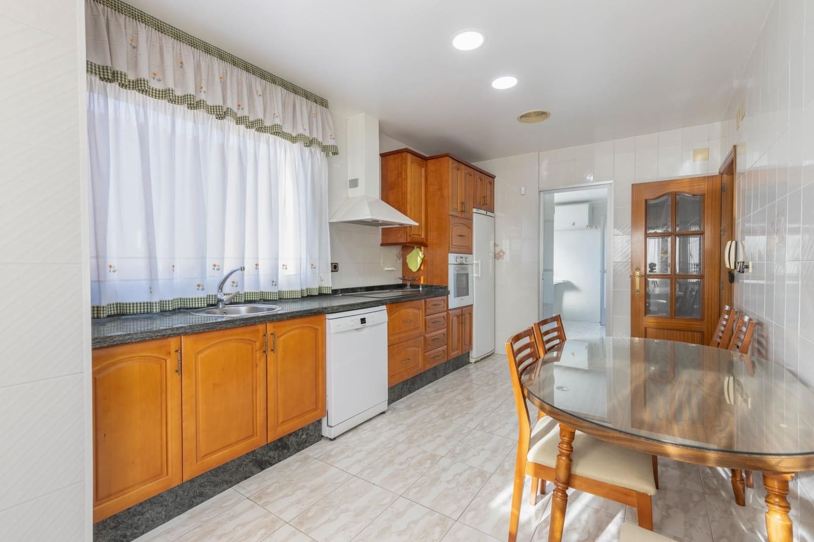 5 chambre Villa/Maison Semi-Mitoyenne à vendre à Jun avec garage - 270 000 € (Ref: 9534233)