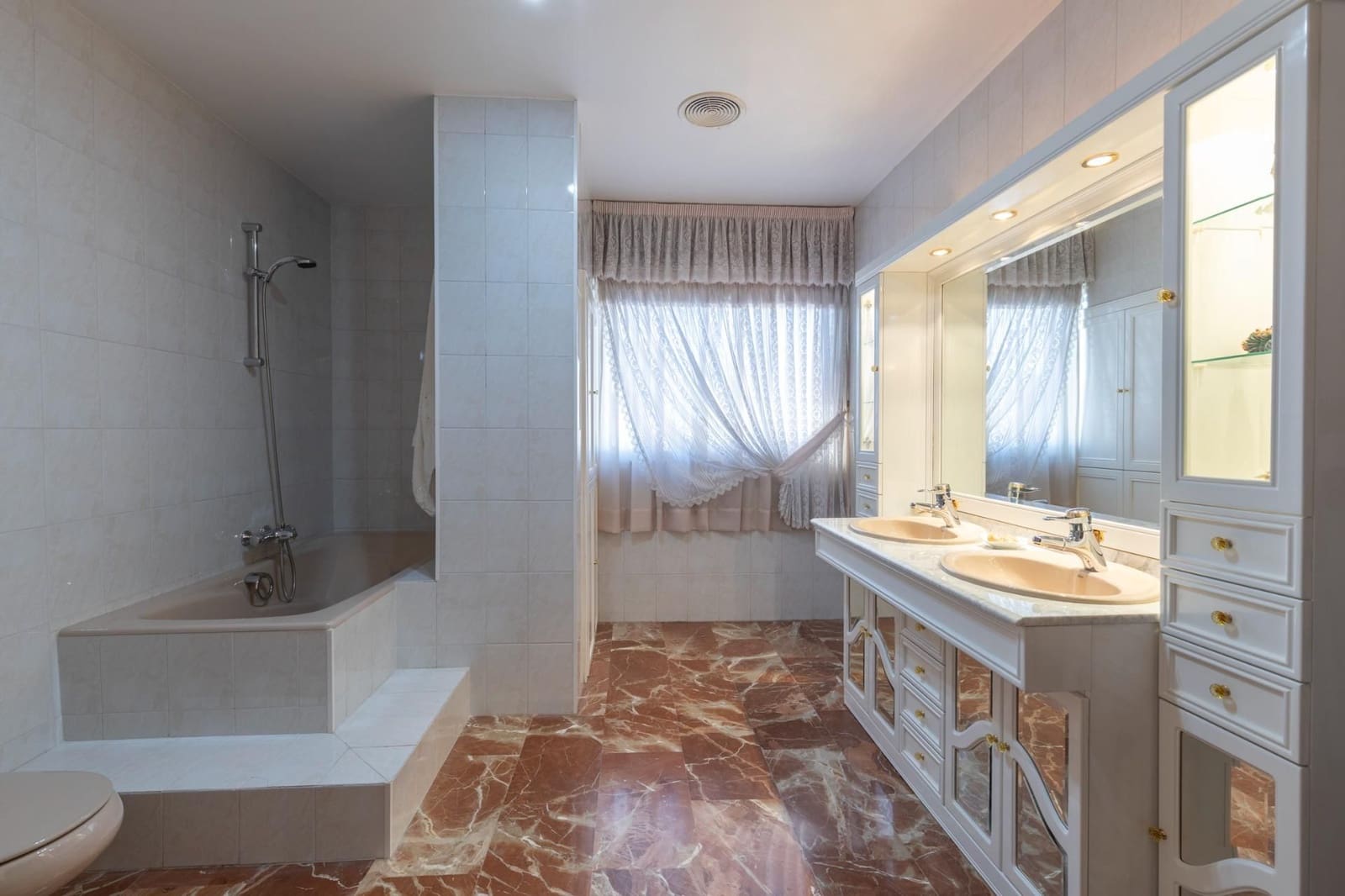 5 chambre Villa/Maison Semi-Mitoyenne à vendre à Jun avec garage - 270 000 € (Ref: 9534233)