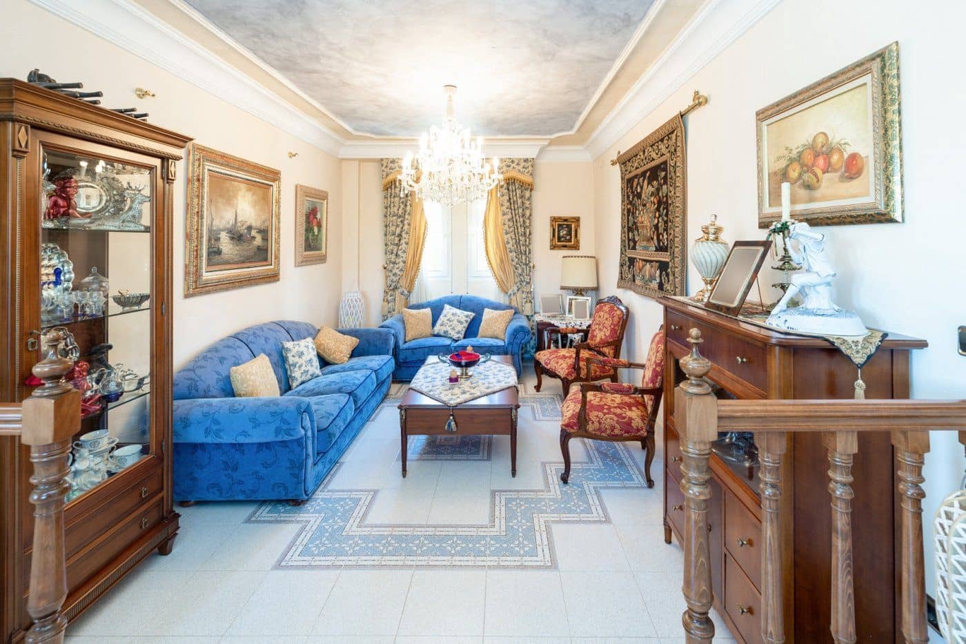 6 sypialnia Willa na sprzedaż w Gojar z basenem garażem - 699 900 € (Ref: 9534237)