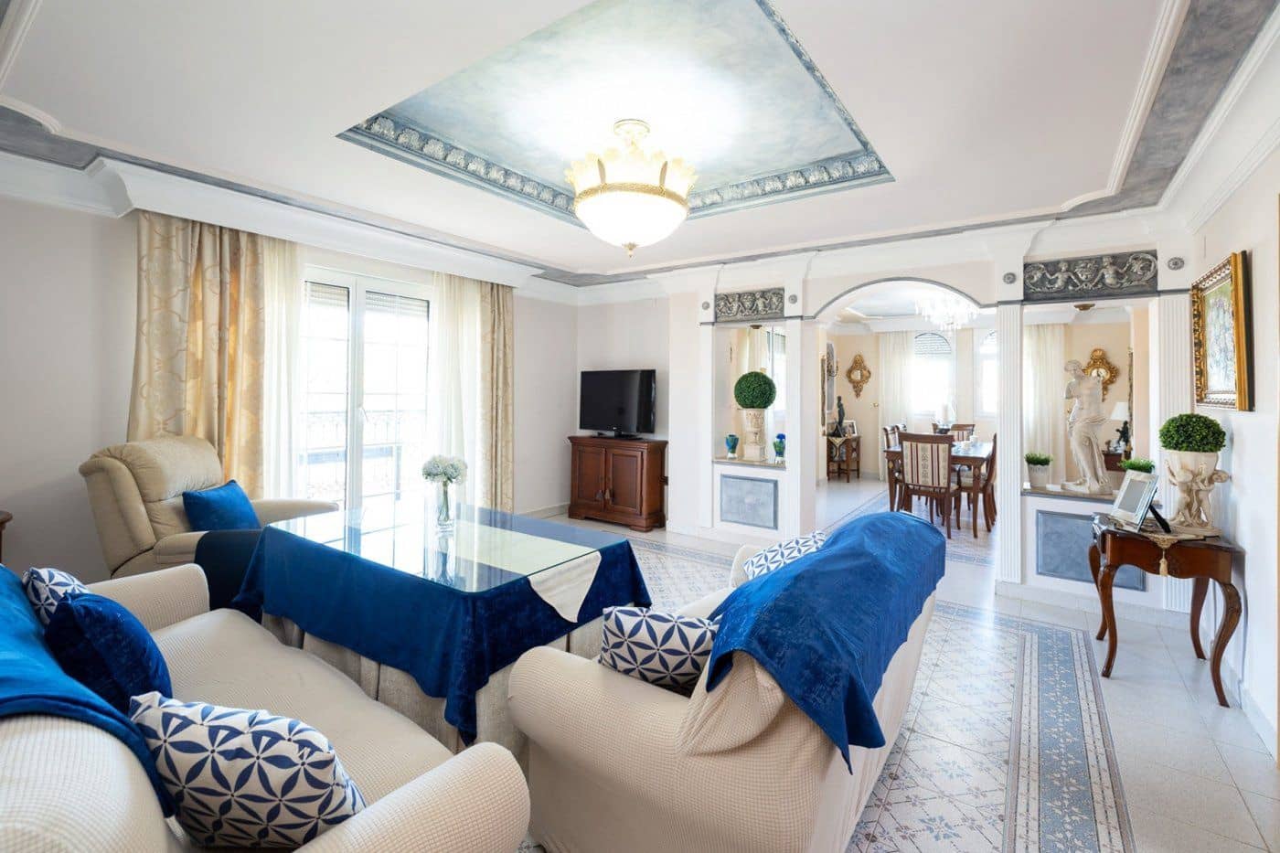 6 sypialnia Willa na sprzedaż w Gojar z basenem garażem - 699 900 € (Ref: 9534237)