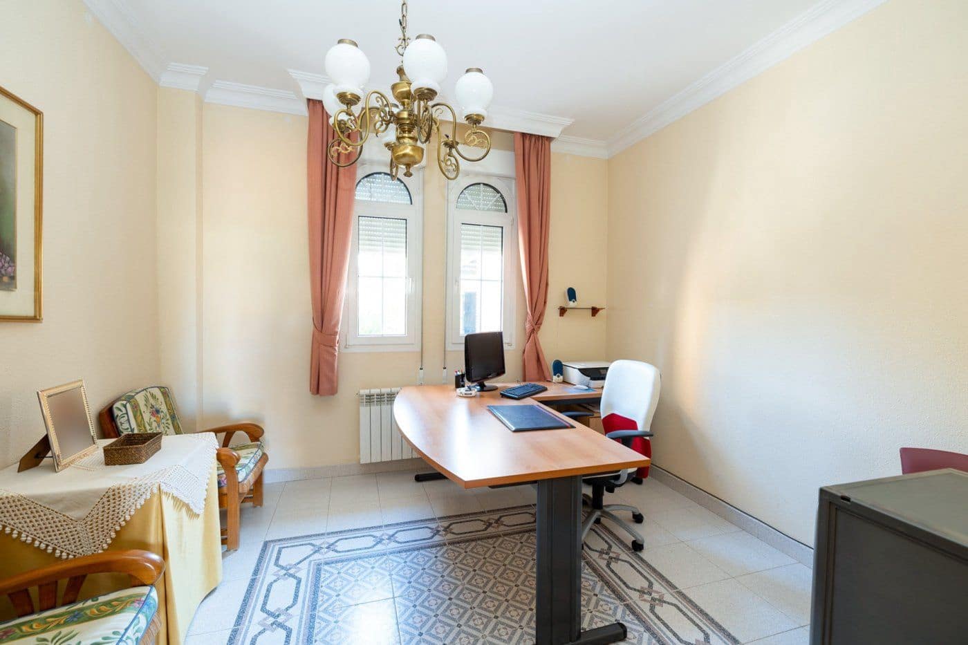 6 sypialnia Willa na sprzedaż w Gojar z basenem garażem - 699 900 € (Ref: 9534237)