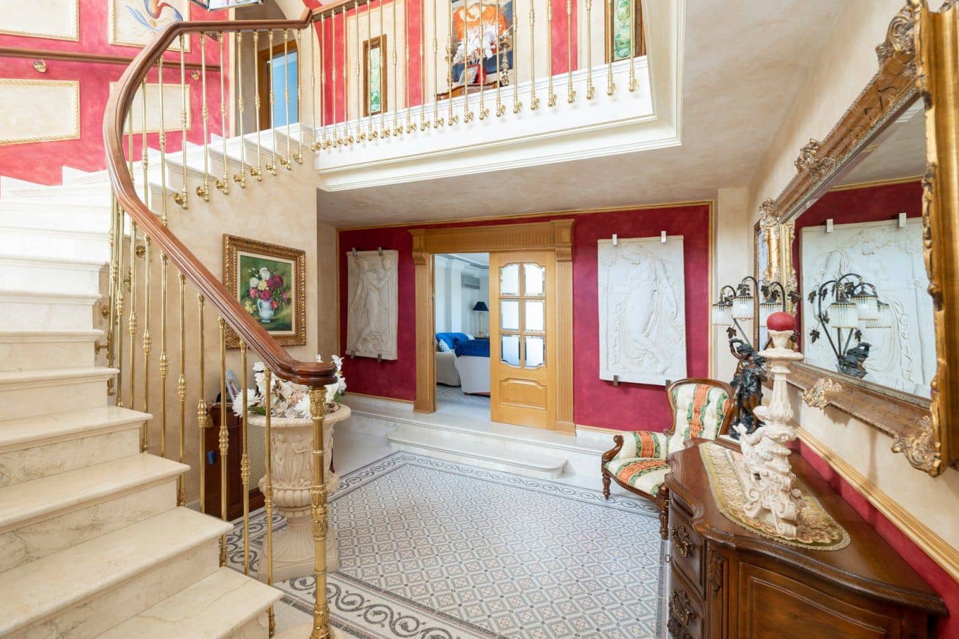 6 sypialnia Willa na sprzedaż w Gojar z basenem garażem - 699 900 € (Ref: 9534237)