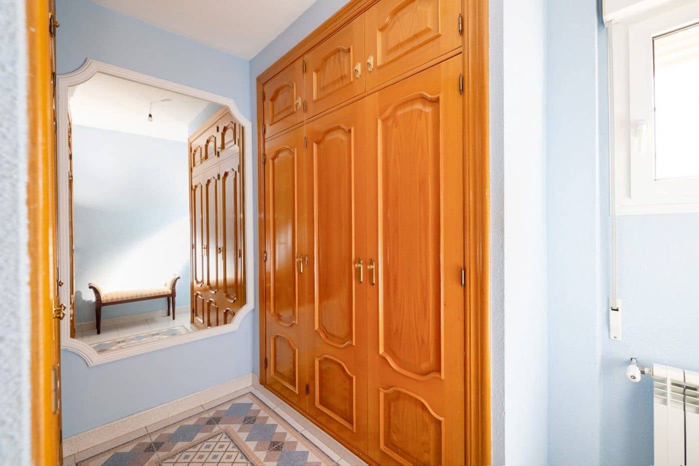 6 sypialnia Willa na sprzedaż w Gojar z basenem garażem - 699 900 € (Ref: 9534237)