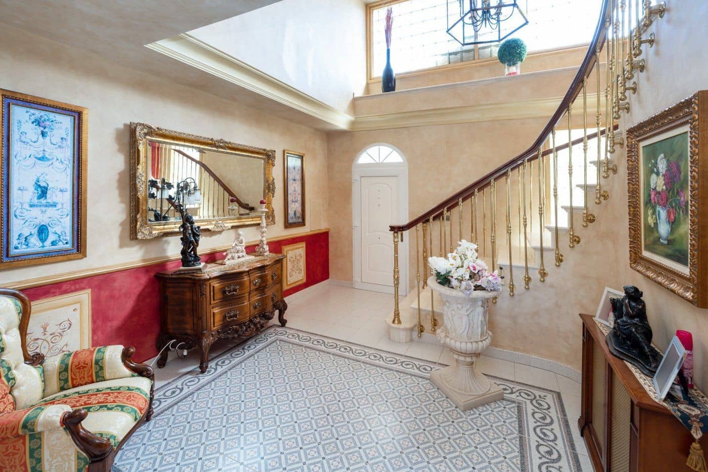 6 sypialnia Willa na sprzedaż w Gojar z basenem garażem - 699 900 € (Ref: 9534237)