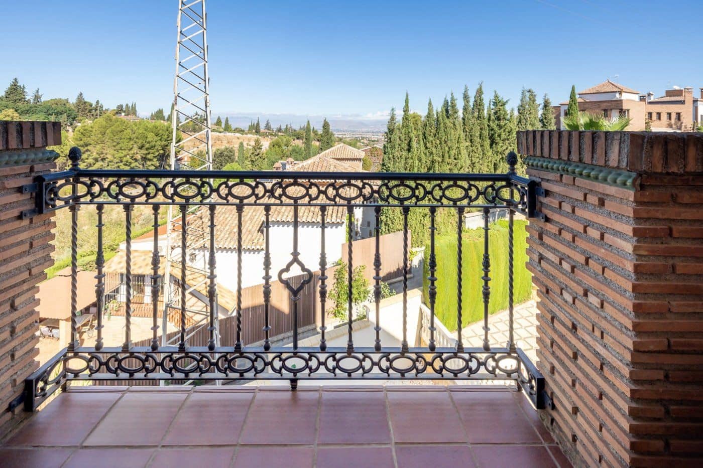 6 sypialnia Willa na sprzedaż w Gojar z basenem garażem - 699 900 € (Ref: 9534237)