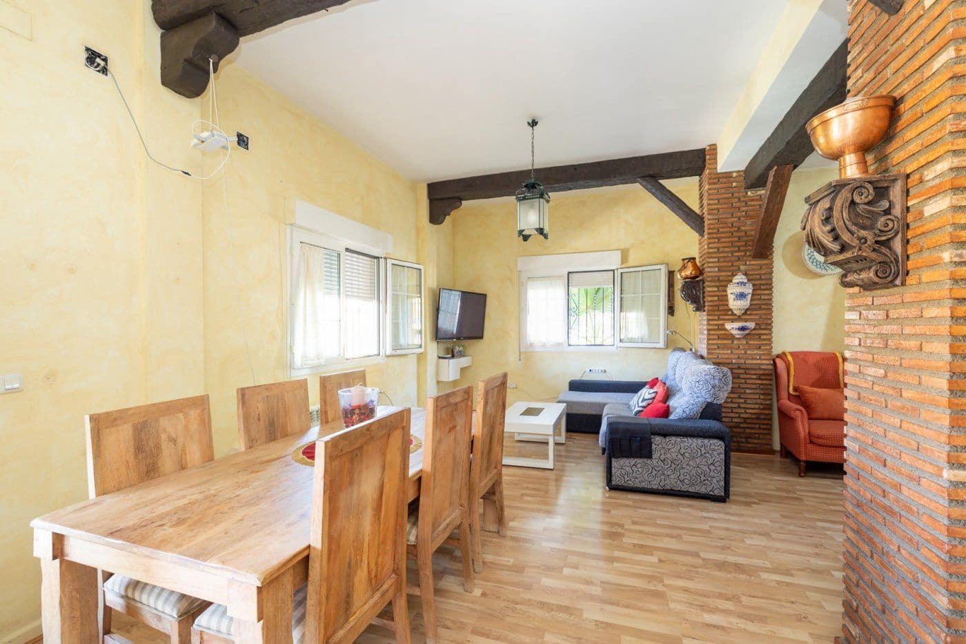 6 sypialnia Willa na sprzedaż w Gojar z basenem garażem - 699 900 € (Ref: 9534237)