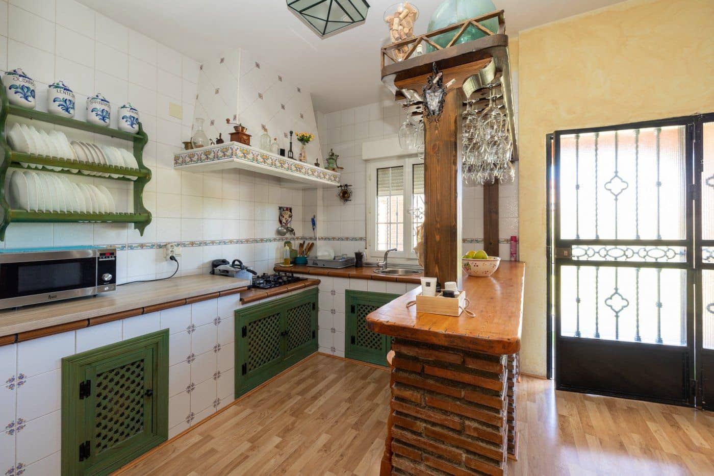 6 sypialnia Willa na sprzedaż w Gojar z basenem garażem - 699 900 € (Ref: 9534237)