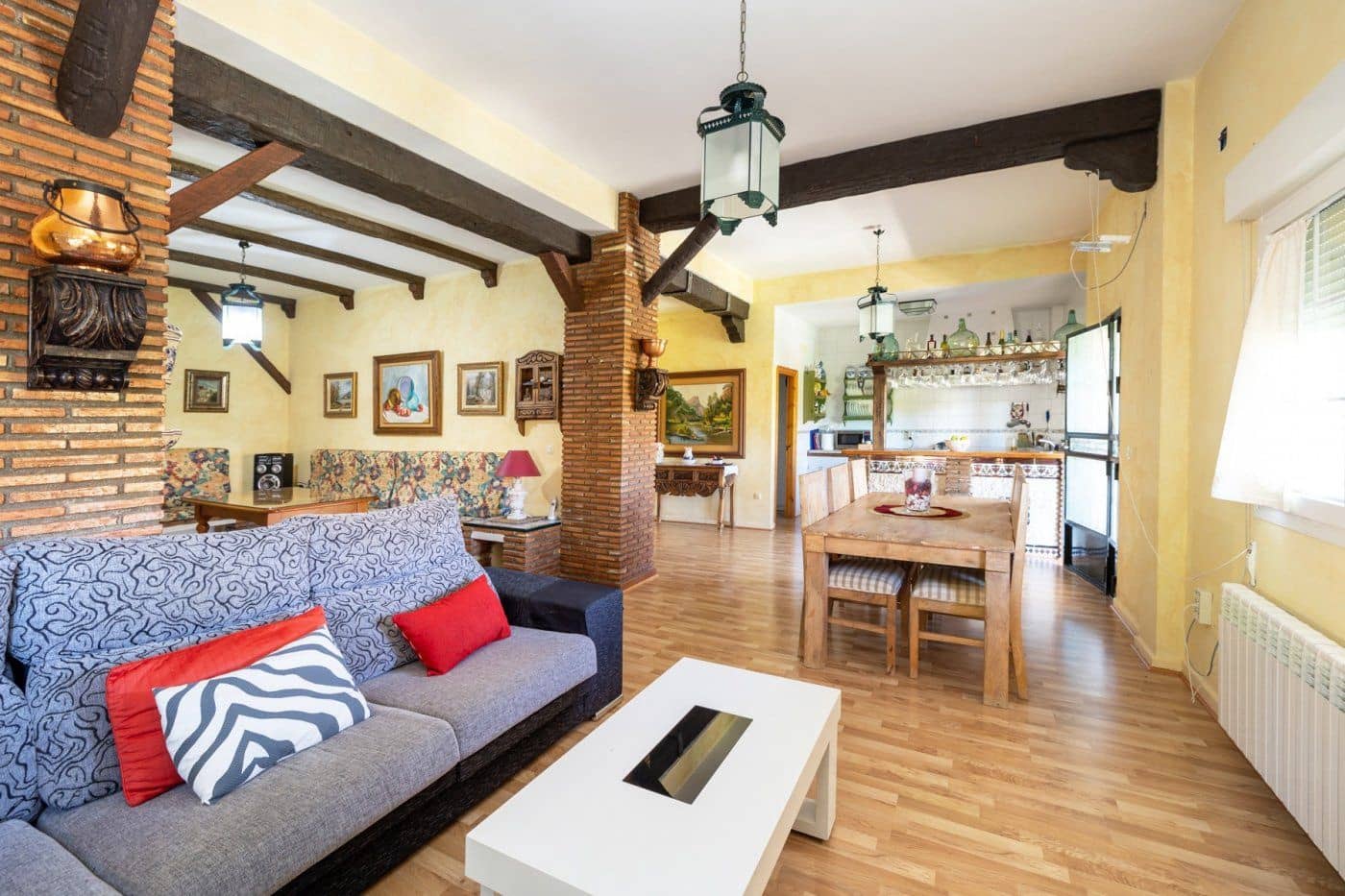 6 sypialnia Willa na sprzedaż w Gojar z basenem garażem - 699 900 € (Ref: 9534237)