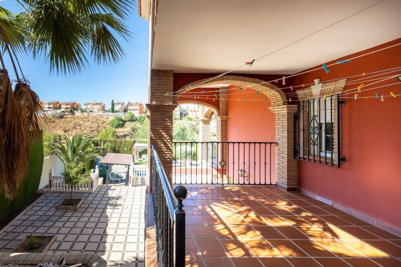 6 sypialnia Willa na sprzedaż w Gojar z basenem garażem - 699 900 € (Ref: 9534237)