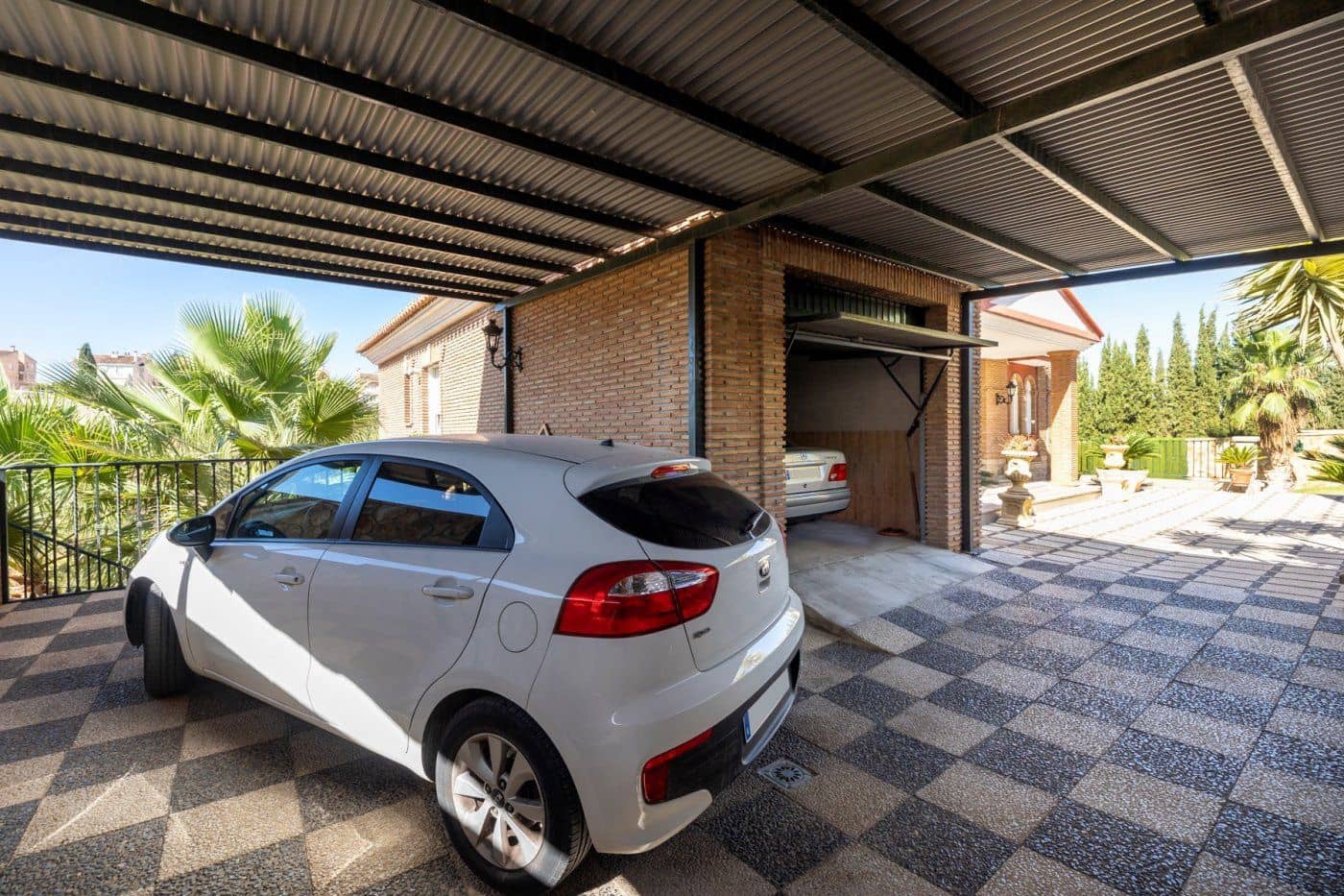 6 sypialnia Willa na sprzedaż w Gojar z basenem garażem - 699 900 € (Ref: 9534237)