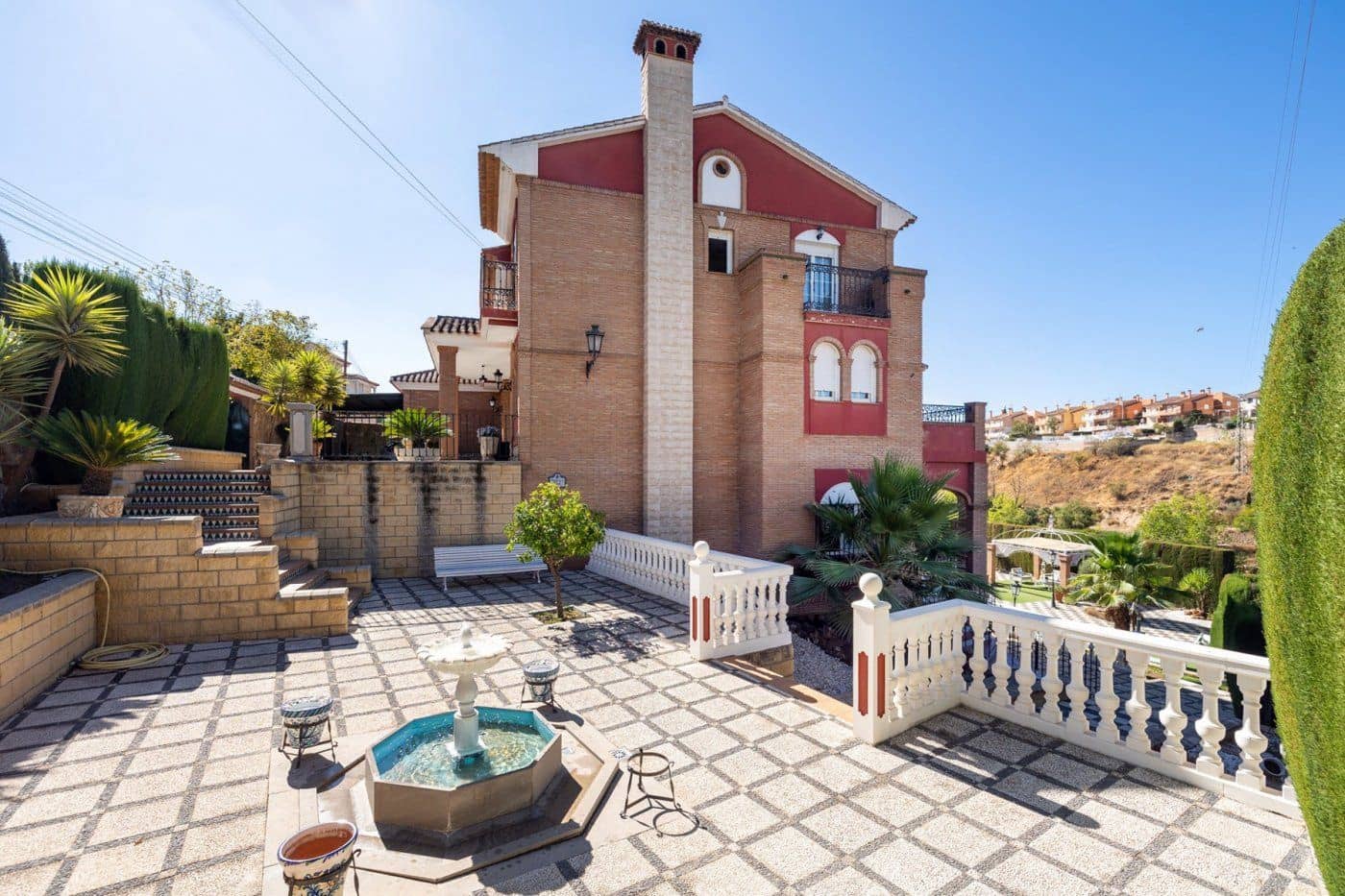 6 sypialnia Willa na sprzedaż w Gojar z basenem garażem - 699 900 € (Ref: 9534237)