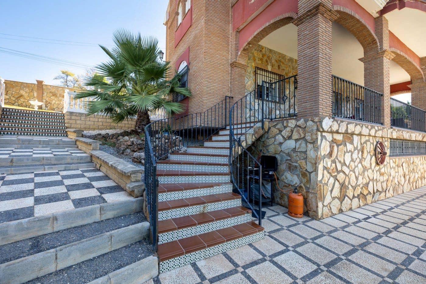 6 sypialnia Willa na sprzedaż w Gojar z basenem garażem - 699 900 € (Ref: 9534237)