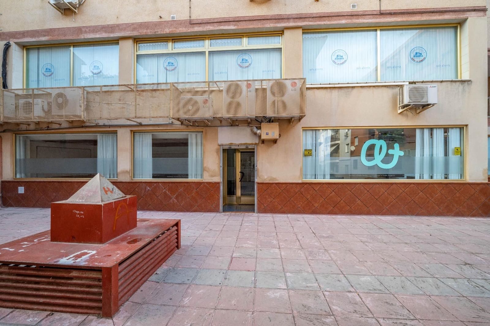 Kommersiell til salgs i Las Gabias - € 99 900 (Ref: 9534239)