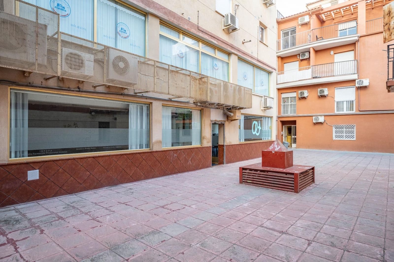 Kommersiell til salgs i Las Gabias - € 99 900 (Ref: 9534239)